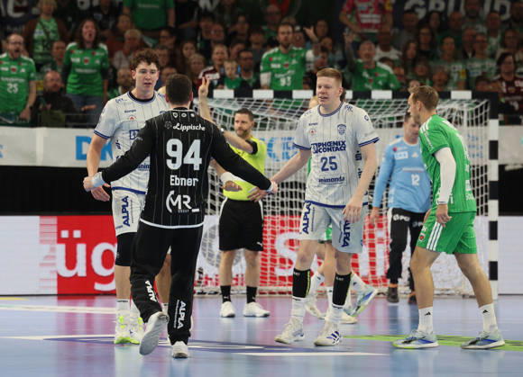GER HBL 2026–2027 Season: FÜCHSE Berlin vs. TBV Lemgo, October 11, 2026, MAX SCHMELING HALLE, Berlin; Domenico EBNER (TBV Lemgo Lippe 94) high-fives his teammates Samuel ZEHNDER (TBV Lemgo Lippe 4) and Niels VERSTEIJNEN (TBV Lemgo Lippe 25)