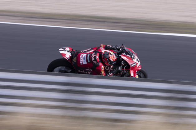 October 11, 2026, Cascais, Lisboa, Portugal: ESTORIL, PORTUGAL - OCTOBER 11: Nicolo Bulega of Italy and Aruba.it Racing - Ducati competes during the Race 2 during day three of the World Superbikes Estoril Round at Circuito Estoril on October 11, 2026 in Estoril, Portugal Cascais Portugal - ZUMAl192 20261011_zsp_l192_193 Copyright: xMiguelxLemosx