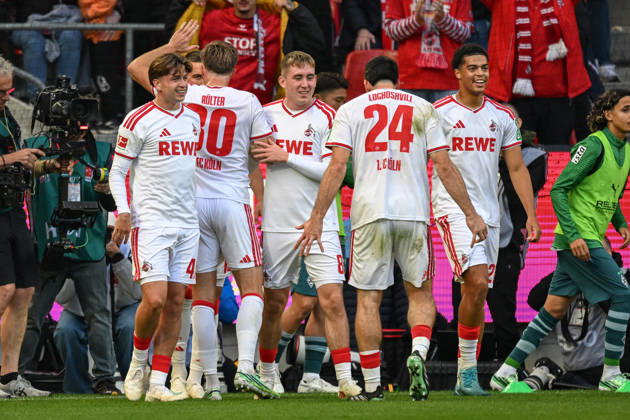 Isak Johannesson of Cologne 8 celebrates with the team after scoring the 1-0 goal, 11 10 2026 ¢ Soccer ¢ 1. FC Cologne vs. Borussia Mönchengladbach, RheinEnergieStadion, Cologne, DFB and DFL regulations prohibit any use of photographs as image sequences and or quasi-video. NRW, Germany Copyright: xpepphotox xHorstxMauelshagenx pep00321, pep_20261011_hm