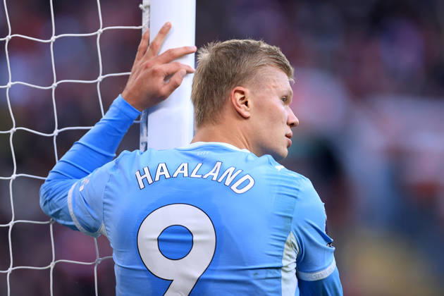 Liverpool gegen Manchester City, 11. Oktober 2026, Premier League, Liverpool gegen Manchester City: Erling Haaland von Manchester City lehnt sich an den Torpfosten. Foto: Simon Stacpoole, Abseits, Liverpool, Großbritannien Copyright: xSimonxStacpoolexOffside