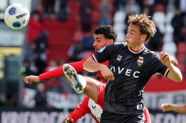 UTRECHT FC Utrecht midfielder Oualid Agougil with Willem II midfielder Uriel van Aalst during the Vriendenloterij Eredivisie match between FC Utrecht and Willem II at Stadion Galgenwaard on October 11, 2026, in Utrecht, the Netherlands PETER LOUS EYE4IMAGES DeFodi Images