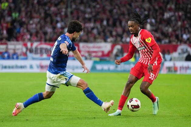 1 Bundesliga: SC Freiburg vs. FC Schalke 04, October 11, 2026—A tackle between Adrian Gantenbein (FC Schalke 04, No. 17) and Jordy Makengo (SC Freiburg, No. 33). 1 Bundesliga: SC Freiburg vs. FC Schalke 04, Europa-Park Stadium, October 11, 2026 DFB and DFL regulations prohibit any use of photographs as image sequences and or quasi-video. Copyright: xBEAUTIFULxSPORTS Boscox