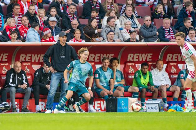 Alexander Blessin, Head Coach, Borussia Mönchengladbach (starting ), Isac Lidberg, Forward, Borussia Mönchengladbach 3, 1. FC Köln vs. Borussia Mönchengladbach, Soccer, 1 Bundesliga, Matchday 5, October 11, 2026. DFB and DFL regulations prohibit any use of photographs as image sequences and or quasi-video. Cologne, North Rhine-Westphalia, Germany Copyright: xkolbert-press MartinxWdziecznyx