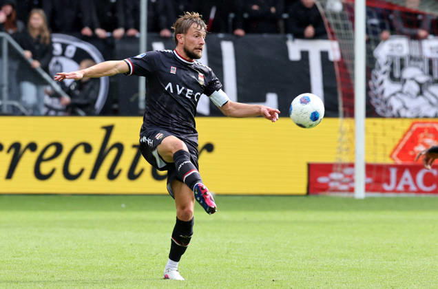 UTRECHT: Willem II defender Hidde Ter Avest during the Vriendenloterij Eredivisie match between FC Utrecht and Willem II at Stadion Galgenwaard on October 11, 2026, in Utrecht, the Netherlands. PETER LOUS EYE4IMAGES DeFodi Images
