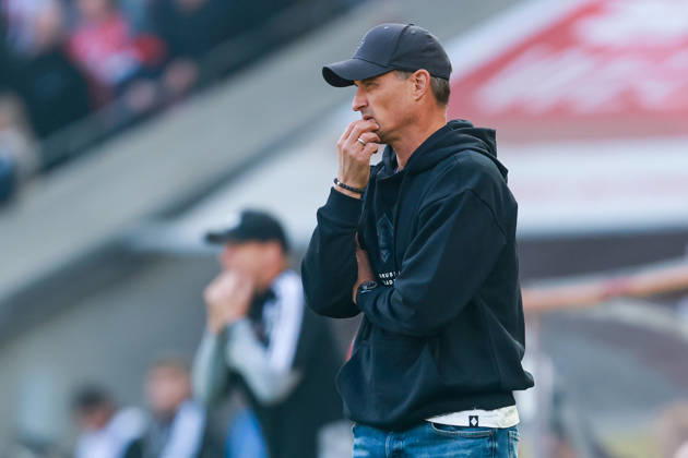 1 Bundesliga 26 27 1 FC Cologne vs. Borussia Mönchengladbach on October 11, 2026, at the RheinEnergieSTADION in Cologne; Coach Alexander Blessin; Mönchengladbach: dissatisfied, disappointed, disheartened, dejected MH