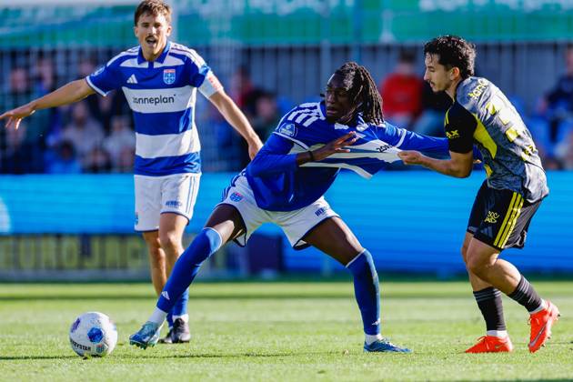 ZWOLLE , 11-10-2026 , MAC3park stadion , season 2026 2027 , Dutch Eredivisie football , match between PEC Zwolle and SC Cambuur , picture shows PEC Zwolle player Ibrahim Cissoko, SC Cambuur player Jason Ceka PEC - Cambuur  x208178298x Copyright: