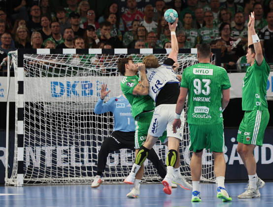 GER HBL 2026–2027 Season: Füchse Berlin vs. TBV Lemgo, October 11, 2026, MAX SCHMELING HALLE, Berlin, Aymeric ZAEPFEL of Füchse Berlin scores 30 goals against Lukas HUTECEK of TBV Lemgo Lippe (2), defensive play by FÜCHSE Berlin