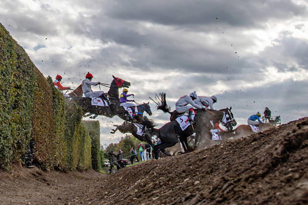 The 136th Grand Pardubice Steeplechase (6,900m), in Pardubice, Czech Republic, on October 11, 2026. The horses cross the Taxis Ditch. (CTKxPhoto DavidxTanecek) CTKPhotoP2026101105376 CTKPhotoP2026101105376