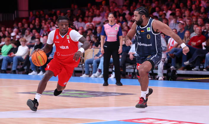 v l Antonio Williams, RheinStars Cologne 01; Tyreese Blunt, Eisbären Bremerhaven 00 GER, RheinStars Cologne vs. Eisbären Bremerhaven, Basketball, ProA, Matchday 4, 2026–2027 Season, October 11, 2026 GER, RheinStars Cologne vs. Eisbären Bremerhaven, Basketball, ProA, Matchday 4, 2026–2027 Season, October 11, 2026 RheinStars Cologne Copyright: xEibner-Pressefoto ThomasxStoeckerx EP_TSR