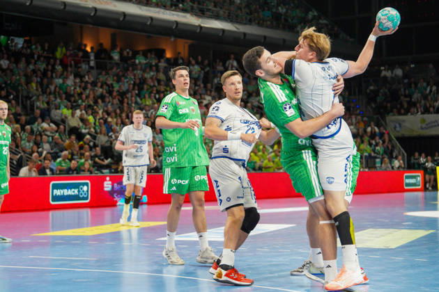 Pictured: A one-on-one battle, November 10, 2026, Füchse Berlin vs. TVB Lemgo Lippe, HBL, Handball Bundesliga, 2026–27 season, Max Schmeling Halle Copyright: HMBxMedia xPascalxSpanehl