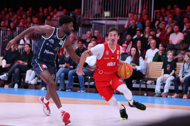 v l Carlos Carter, Eisbären Bremerhaven 06; Jasper Guenther, RheinStars Cologne 06 GER; RheinStars Cologne vs. Eisbären Bremerhaven, Basketball, ProA, Matchday 4, 2026–2027 Season, October 11, 2026 GER, RheinStars Cologne vs. Eisbären Bremerhaven, Basketball, ProA, Matchday 4, 2026–2027 Season, October 11, 2026 RheinStars Cologne Copyright: xEibner-Pressefoto ThomasxStoeckerx EP_TSR