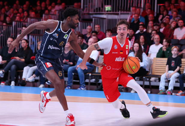 v l Carlos Carter, Eisbären Bremerhaven 06; Jasper Guenther, RheinStars Cologne 06 GER; RheinStars Cologne vs. Eisbären Bremerhaven, Basketball, ProA, Matchday 4, 2026–2027 Season, October 11, 2026 GER, RheinStars Cologne vs. Eisbären Bremerhaven, Basketball, ProA, Matchday 4, 2026–2027 Season, October 11, 2026 RheinStars Cologne Copyright: xEibner-Pressefoto ThomasxStoeckerx EP_TSR