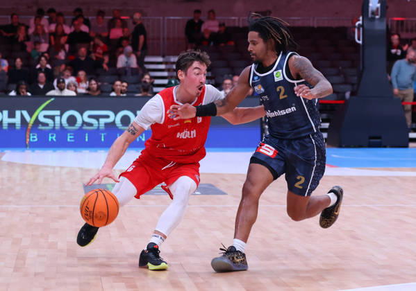 v l Jasper Guenther RheinStars Cologne 06, Corey McKeithan Eisbären Bremerhaven 02 GER, RheinStars Cologne vs. Eisbären Bremerhaven, Basketball, ProA, Matchday 4, 2026–2027 Season, October 11, 2026 GER, RheinStars Cologne vs. Eisbären Bremerhaven, Basketball, ProA, Matchday 4, 2026–2027 season, October 11, 2026 RheinStars Cologne Copyright: xEibner-Pressefoto ThomasxStoeckerx EP_TSR