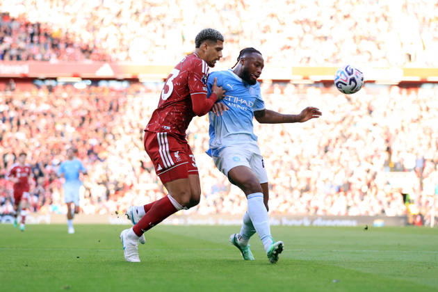 Liverpool gegen Manchester City, 11. Oktober 2026, Premier League, Liverpool gegen Manchester City, Ronald Araujo von Liverpool und Antoine Semenyo von Manchester City, Foto: Simon Stacpoole, Offside, Liverpool, Großbritannien Copyright: xSimonxStacpoolexOffside