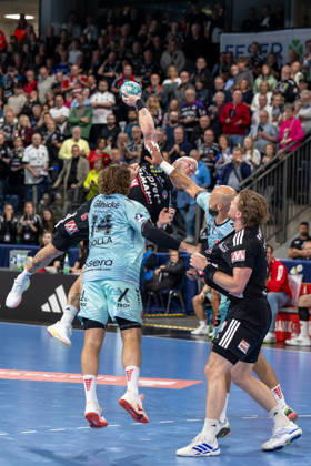 Marek Nissen, HC Erlangen, No. 06, in mid-air while shooting, GER, HC Erlangen vs. MT Melsungen, Handball, Opel Handball Bundesliga, Matchday 8, 2026–2027 season, October 11, 2026, GER, HC Erlangen vs. MT Melsungen, Handball, Opel Handball Bundesliga, Matchday 8, 2026–2027 season, October 11, 2026, Nuremberg Copyright: xEibner-Pressefoto ArdanxFuessmanx EP_AFN
