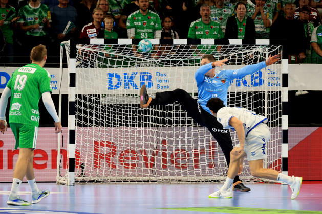 October 11, 2026, GER Germany, Handball, 1st Bundesliga, August 27, 2026, 2026–2027 season, Berlin, Fuechse Berlin vs. TBV Lemgo Lippe (7-meter throw), Palicka, Andreas (Fuechse Berlin 12), Samuel Zehnder (Lemgo 4), nordphoto GmbH, Engler Berlin, Max Schmeling Halle, Berlin, Germany Copyright: xNordphotox xEnglerx