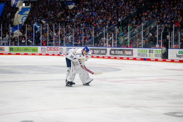 Antoine Bibeau, EHC Red Bull Munich, 30, GER, Schwenninger Wild Wings vs. EHC Red Bull Munich, Ice Hockey, PENNY DEL, Matchday 8, 2026–2027 Season, October 11, 2026, GER, Schwenninger Wild Wings vs. EHC Red Bull Munich, Ice Hockey, PENNY DEL, Matchday 8, 2026–2027 Season, October 11, 2026, Schwenningen Copyright: xEibner-Pressefoto KirstenxJaegerx