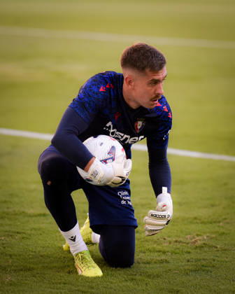 ESP LaLiga EA Sports Real Betis vs. CA Osasuna Aitor Fernandez of Osasuna warms up during the LaLiga EA Sports match between Real Betis and CA Osasuna played at Benito Villamarin Stadium in Seville on October 11, 2026, in Spain. Spanish Soccer Copyright: xAgenciaxLOFx