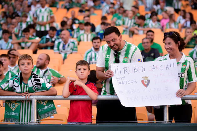ESP LaLiga EA Sports Real Betis vs. CA Osasuna: A fan of Real Betis and Osasuna during the LaLiga EA Sports match between Real Betis and CA Osasuna, played at Benito Villamarín Stadium in Seville on October 11, 2026, in Spain. Spanish Soccer Copyright: xAgenciaxLOFx