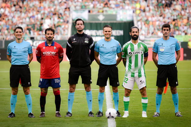 ESP LaLiga EA Sports Real Betis vs. CA Osasuna presentation during the LaLiga EA Sports match between Real Betis and CA Osasuna played at Benito Villamarín Stadium in Seville on October 11, 2026, in Spain. Spanish Soccer Copyright: xAgenciaxLOFx