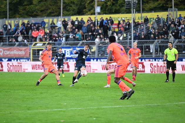 October 11, 2026, GER, Soccer, Regionalliga Nord, Matchday 13, 2026–2027 Season, Oldenburg, Marschweg Stadium, VfB Oldenburg vs. BSV Kickers Emden Dominik KASPER VfB Oldenburg 24 Luc IHORST BSV Kickers Emden 14 Ayukayoh MENGOT BSV Kickers EMDEN 7 Oldenburg Marschweg Stadium Lower Saxony Germany Copyright: xnordphotoxGmbHx xRojahnx