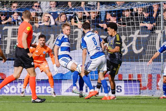ZWOLLE , 11-10-2026 , MAC3park stadion , season 2026 2027 , Dutch Eredivisie football , match between PEC Zwolle and SC Cambuur , picture shows PEC Zwolle player Simon Graves, PEC Zwolle player Tobias Sommer, SC Cambuur player Rafik El Arguioui PEC - Cambuur  x208179143x Copyright:
