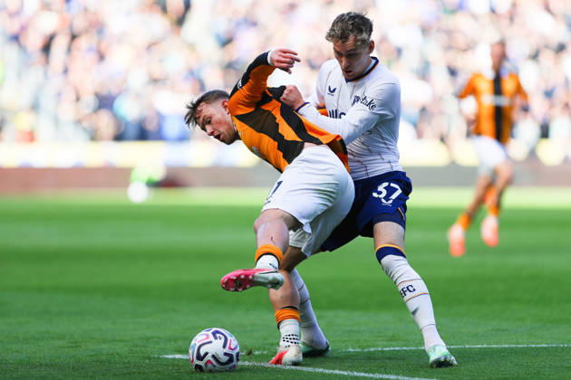 KINGSTON UPON HULL, ENGLAND, OCTOBER 11: Joe Gelhardt of Hull City (L) is pressured by James Garner of Everton FC (R) during a Premier League 2026-27 match between Hull City and Everton FC at the MKM Stadium on October 11, 2026 in Kingston Upon Hull, England. (Photo by Zach Forster Sports Press Photo) Copyright: xZachxForster SportsxPressxPhotox Sportspressphoto_SPR252488