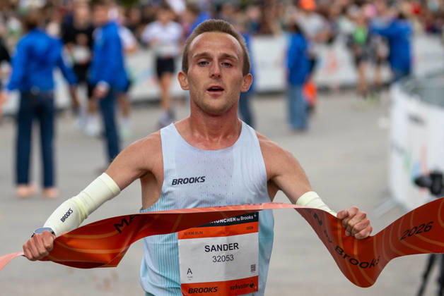 2026 Munich Marathon, Munich, October 11, 2026: Sander VERCAUTEREN of Team Brooks (BEL) crosses the finish line first in the 10K race as part of the 2026 Munich Marathon with a time of 29:13. Munich, October 11, 2026 Copyright: xBEAUTIFULxSPORTS Kellererx
