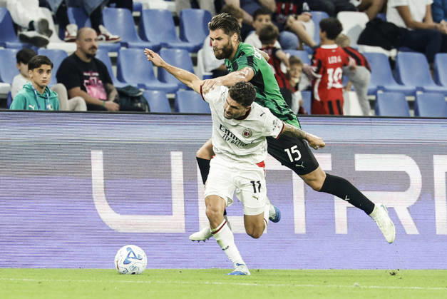 October 11, 2026, Reggio Emilia, REGGIO EMILIA: Sassuolo s Duje ?aleta-Car (R) and Milan™s Christian Pulisic in action during the Italian Serie A soccer match US Sassuolo vs AC Milan at Mapei Stadium in Reggio Emilia, Italy, 11 October 2026. ANSA ELISABETTA BARACCHI. Serie A: Sassuolo-Milan - ZUMAa110 20261011_zaf_a110_068 Copyright: xElisabettaxBaracchix