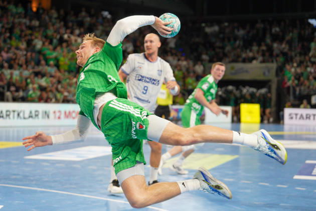 Pictured: Mathias Gidsel of Füchse Berlin, 19, taking a shot on goal on October 11, 2026; Füchse Berlin vs. TVB Lemgo Lippe, HBL, Handball Bundesliga, 2026–27 season, Max Schmeling Halle Copyright: HMBxMedia xPascalxSpanehl