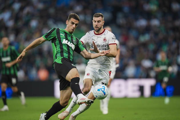 Milan s Strahinja Pavlovic fights for the ball with Sassuolo™s Ignace Van der Brempt during the Serie A soccer match between Sassuolo and Milan at the Mapei Stadium in Reggio Emilia, north Italy - Sunday, October 11, 2026 -  Copyright: xMassimoxPaolone LaPressex
