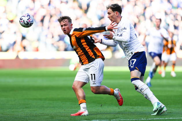 KINGSTON UPON HULL, ENGLAND, OCTOBER 11: Joe Gelhardt of Hull City (L) vies with James Garner of Everton FC (R) during a Premier League 2026-27 match between Hull City and Everton FC at the MKM Stadium on October 11, 2026 in Kingston Upon Hull, England. (Photo by Zach Forster Sports Press Photo) Copyright: xZachxForster SportsxPressxPhotox Sportspressphoto_SPR252540