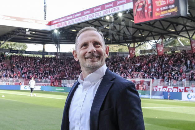 In the photo, from left: Mauro Lustrinelli, Union Berlin coach, looks pleased and confident toward the fan section, stands, GER, Berlin, soccer, 1. FC Union Berlin vs. SV Elversberg, at the Alte Försterei, October 10, 2026, DFB and DFL regulations prohibit any use of photographs as image sequences and or quasi-video, Copyright: HMBxMedia UwexKoch