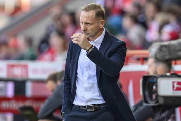 Pictured from left: Mauro Lustrinelli, Union Berlin, Coach, GER, Berlin, Soccer, 1. FC Union Berlin vs. SV Elversberg, at the Alte Försterei, October 10, 2026, DFB and DFL regulations prohibit any use of photographs as image sequences and or quasi-video, Copyright: HMBxMedia UwexKoch