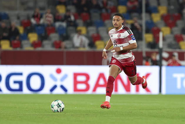 Steven van der Sloot of Fortuna Düsseldorf in action, on the ball, making a solo play during the 3. Liga match between Fortuna Düsseldorf and SC Verl at the Merkur Spiel Arena on October 11, 2026, in Düsseldorf, Germany. Photo by Oliver Kaelke, DeFodi Images. Steven van der Sloot of Fortuna Düsseldorf controls the ball during the 3. Liga match between Fortuna Düsseldorf and SC Verl at Merkur Spiel Arena on October 11, 2026 in Düsseldorf, Germany. Photo by Oliver Kaelke, DeFodi Images. DFB and DFL regulations prohibit any use of photographs as image sequences and or quasi-video. Photo by Oliver Kaelke, DeFodi Images