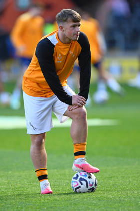 Hull City v Everton, Premier League Hull City forward Joe Gelhardt (11) warms up before the Premier League match between Hull City and Everton at the MKM Stadium, Kingston upon Hull, UK on 11 October 2026. Kingston upon Hull MKM Stadium East Riding of Yorkshire UK Editorial use only DataCo restrictions apply See www.football-dataco.com , Copyright: xIanxLyallx PSI-24983-0154