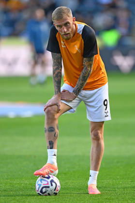 Hull City v Everton, Premier League Hull City forward Oliver McBurnie (9) warms up before the Premier League match between Hull City and Everton at the MKM Stadium, Kingston upon Hull, UK on 11 October 2026. Kingston upon Hull MKM Stadium East Riding of Yorkshire UK Editorial use only DataCo restrictions apply See www.football-dataco.com , Copyright: xIanxLyallx PSI-24983-0160