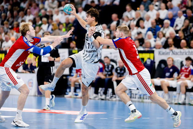 Kiel, October 11, 2026; Handball, 1st Bundesliga 2026–27; THW Kiel vs. Handball Club Hamburg; Einar Olafsson (HC Hamburg), 23; Julian Köster (THW Kiel), 7; Oliver Norlyk (HC Hamburg), 5
