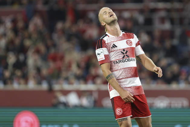 Jorrit Hendrix of Fortuna Düsseldorf looks disappointed and gestures during the 3. Liga match between Fortuna Düsseldorf and SC Verl at the Merkur Spiel Arena on October 11, 2026, in Düsseldorf, Germany. Photo by Oliver Kaelke, DeFodi Images. Jorrit Hendrix of Fortuna Düsseldorf looks dejected and gestures during the 3. Liga match between Fortuna Düsseldorf and SC Verl at Merkur Spiel Arena on October 11, 2026 in Düsseldorf, Germany. Photo by Oliver Kaelke, DeFodi Images. DFB and DFL regulations prohibit any use of photographs as image sequences and or quasi-video. Photo by Oliver Kaelke, DeFodi Images.