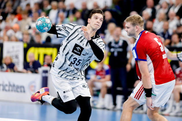 Kiel, October 11, 2026; Handball, 1st Bundesliga 2026–27; THW Kiel vs. Handball Club Hamburg; Domen Makuc (THW Kiel, 35); Oliver Norlyk (HC Hamburg, 5)