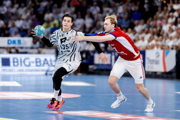 Kiel, October 11, 2026; Handball, 2026–27 Bundesliga 1, THW Kiel vs. Handball Club Hamburg; Domen Makuc (THW Kiel, 35), Einar Olafsson (HC Hamburg, 23)