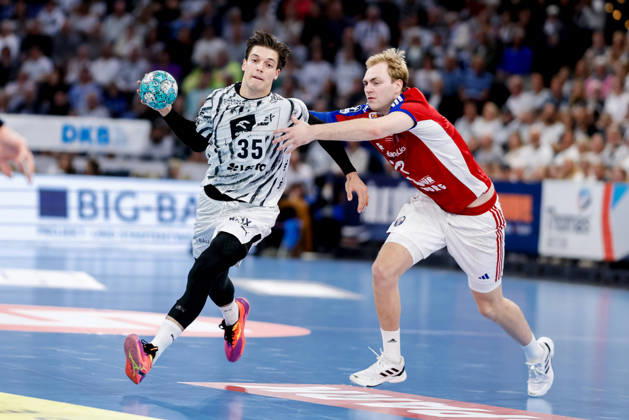 Kiel, October 11, 2026; Handball, 2026–27 Bundesliga 1, THW Kiel vs. Handball Club Hamburg; Domen Makuc (THW Kiel, 35), Einar Olafsson (HC Hamburg, 23)