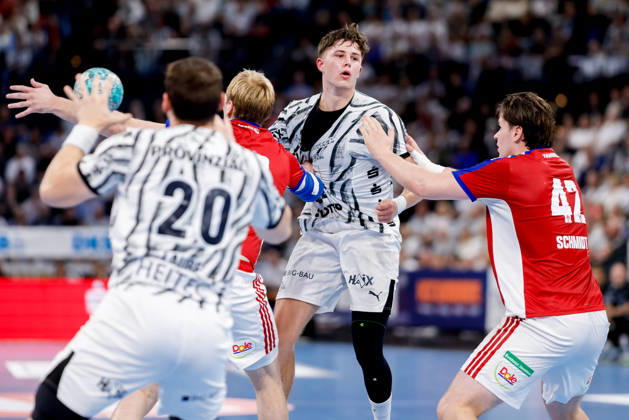 Kiel, October 11, 2026; Handball, 2026–27 Bundesliga 1, THW Kiel vs. Handball Club Hamburg; Einar Olafsson (HC Hamburg), 23; Rasmus Ankermann (THW Kiel), 22; Jan Christian Schmidt (HC Hamburg), 42