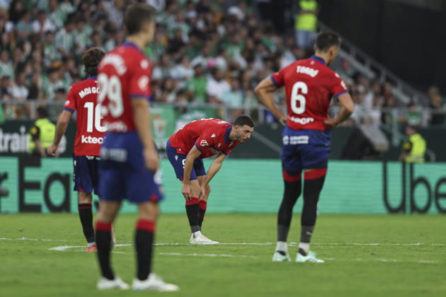ESP: Real Betis - CA Osasuna. La Liga EA Sports. Matchday 8. Raul Gacia of CA Osasuna during the La Liga EA Sports match between Real Betis and CA Osasuna played at La Cartuja Stadium on Oct 11, 2026 in Sevilla, Spain. kpng Copyright: xAntonioxPozox xPRESSINPHOTOx AP_2627_BET_OSA_044