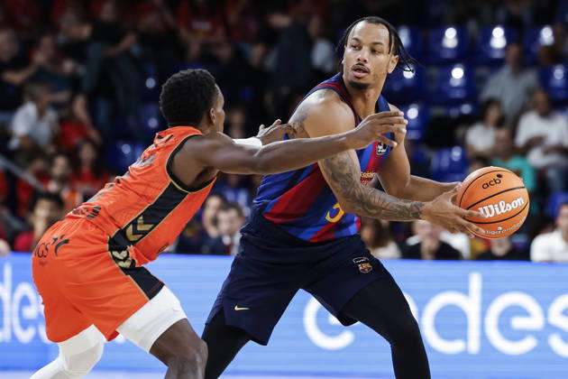 October 11, 2026, Barcelona, Barcelona, Spain: Juntin Robinson of FC Barcelona, Barca in action during the Spanish League, Liga ACB Endesa, basketball match played between FC Barcelona and Valencia Basket at Palau Blaugrana on October 11, 2026 in Barcelona, Spain. Barcelona Spain - ZUMAa181 20261011_zaa_a181_224 Copyright: xJavierxBorregox