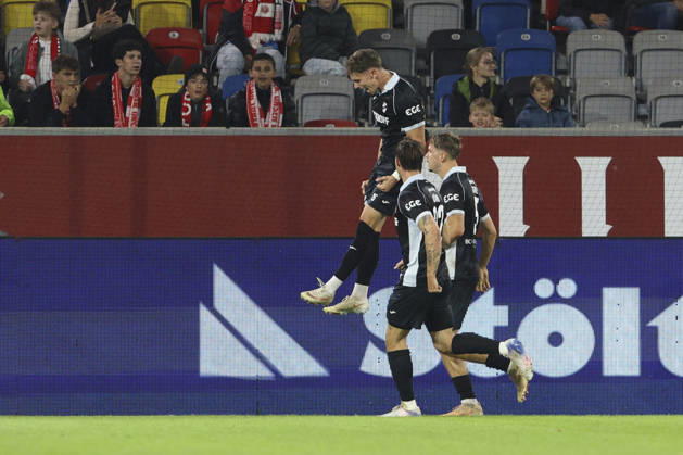 Tim Heike of SC Verl celebrates the goal with his teammates after the score was tied at 1–1 during the 3. Liga match between Fortuna Düsseldorf and SC Verl at the Merkur Spiel Arena on October 11, 2026, in Düsseldorf, Germany. Photo by Oliver Kaelke, DeFodi Images. Tim Heike of SC Verl celebrates after scoring his team’s first goal with teammates during the 3. Liga match between Fortuna Düsseldorf and SC Verl at Merkur Spiel Arena on October 11, 2026 in Düsseldorf, Germany. Photo by Oliver Kaelke, DeFodi Images. DFB and DFL regulations prohibit any use of photographs as image sequences and or quasi-video. Photo by Oliver Kaelke, DeFodi Images.