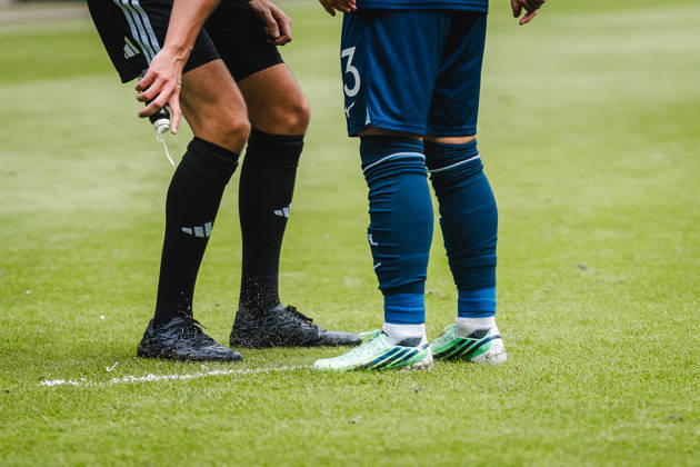 Bochum, Germany October 11, 2026 2. Bundesliga 2026–2027 Matchday 7 VfL Bochum 1848 vs. DSC Arminia Bielefeld Pictured: Referee Konrad Oldhafer marks the distance for the wall with shaving cream; standing in the wall is VVfL player Koji Miyoshi. BOC, DFL, and DFB regulations prohibit any use of photographs as image sequences and or quasi-video. Vonovia Ruhrstadion, North Rhine-Westphalia Copyright: xFotostandx xGraebex