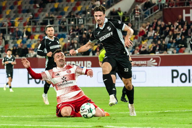 Germany 3rd Division 2026–2027: Fortuna Düsseldorf vs. SC Verl, Matchday 8, October 12, 2026, Merkur Spiel Arena, North Rhine-Westphalia; Philipp Forster (Fortuna Düsseldorf), 10; Noah König (SC Verl), 22; Tackle, duel Copyright: xCelinaxLeiersx