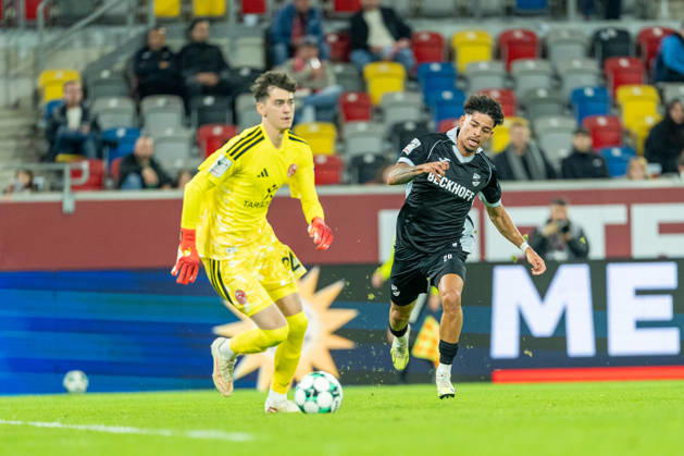 Louis Lord of Fortuna Düsseldorf, No. 22, with the ball, is tackled by Andre Leipold of SC Verl, No. 20; Fortuna Düsseldorf vs. SC Verl, soccer, 3rd Division, Matchday 8, 2026–27 season, October 12, 2026, DFL regulations prohibit any use of photographs as image sequences and or quasi-video. Fortuna Düsseldorf vs. SC Verl, soccer, 3rd Division, Matchday 8, 2026–27 season, October 12, 2026, Düsseldorf Copyright: xEibner-Pressefoto LukasxBaldygax EP_LBA