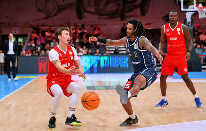From left: Jasper Guenther, RheinStars Cologne 06; Corey McKeithan, Eisbären Bremerhaven 02; James Patterson III, RheinStars Cologne 04; in the background, Ferried Naciri, Eisbären Bremerhaven coach (GER); RheinStars Cologne vs. Eisbären Bremerhaven, basketball, ProA, Matchday 4, 2026–2027 season, October 11, 2026 GER, RheinStars Cologne vs. Eisbären Bremerhaven, Basketball, ProA, Matchday 4, 2026–2027 season, October 11, 2026, RheinStars Cologne Copyright: xEibner-Pressefoto ThomasxStoeckerx EP_TSR